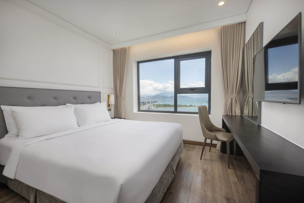 Wyndham Danang Golden Bay 8/50