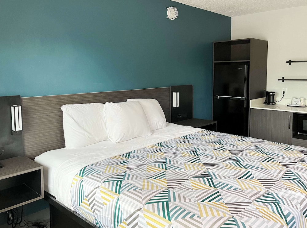 Studio6 Suites Lafayette, IN 4/21
