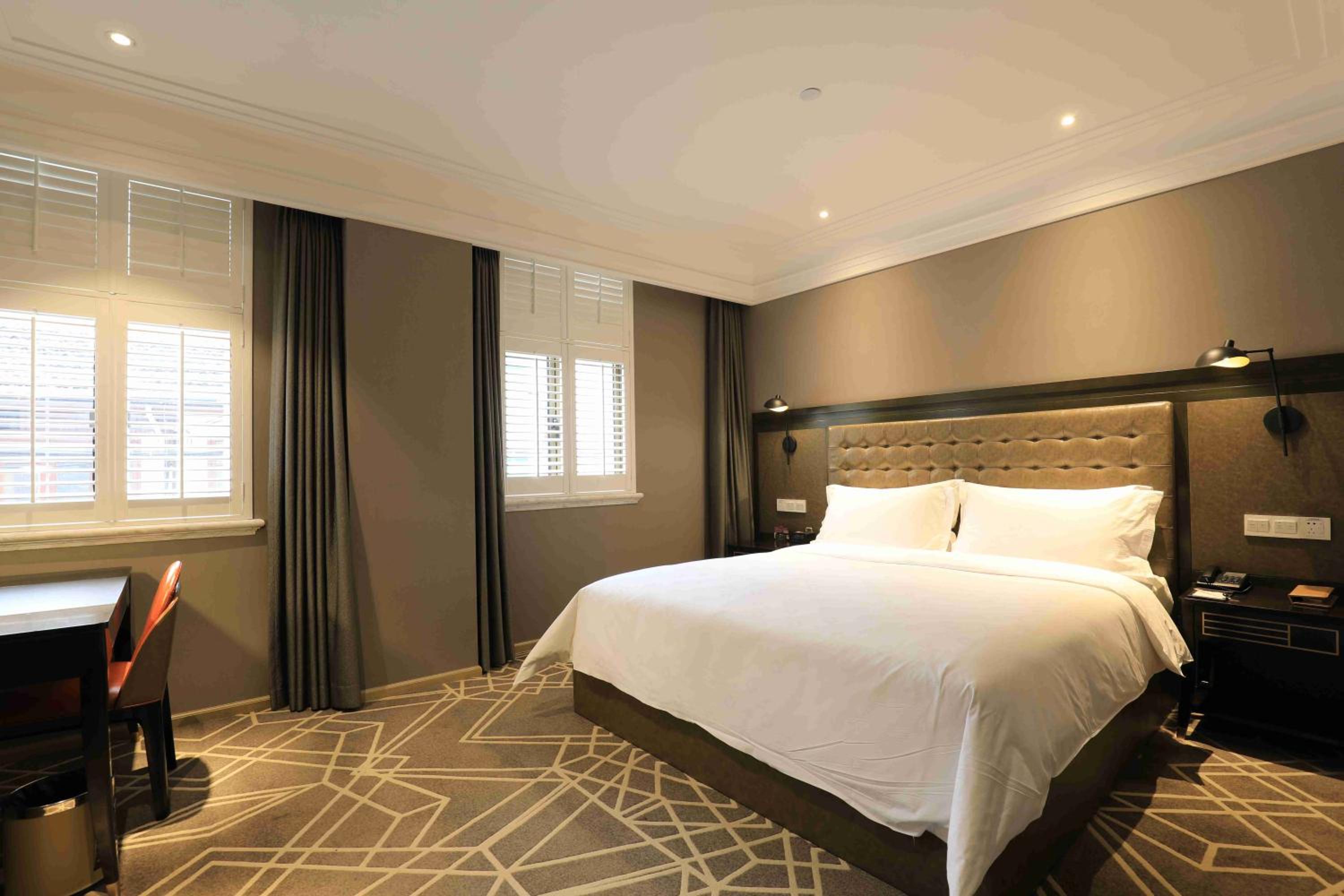 Extreme, Sassy, Double Bed