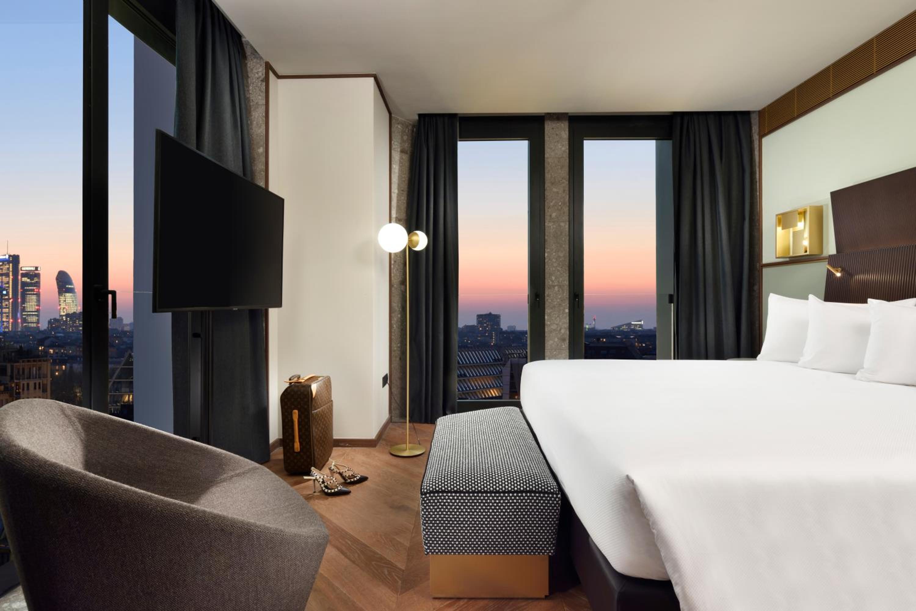 Suite, City View, Sofa