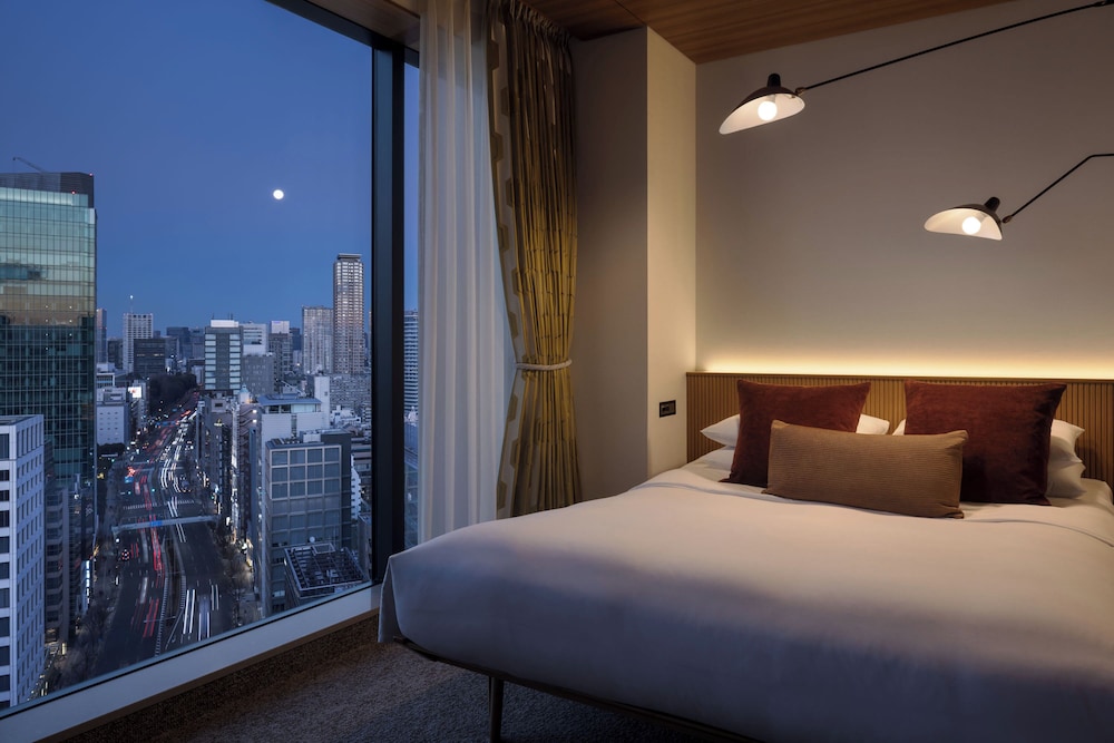 SUPERIOR, QUEEN BED, CITY VIEW