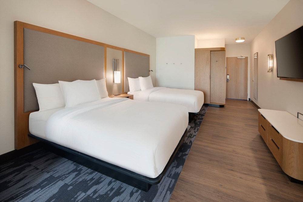 Suite, 2 Queen Beds, Sofa