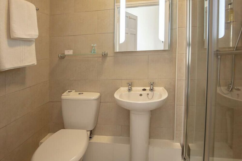 Best Western Valley Hotel 69/71