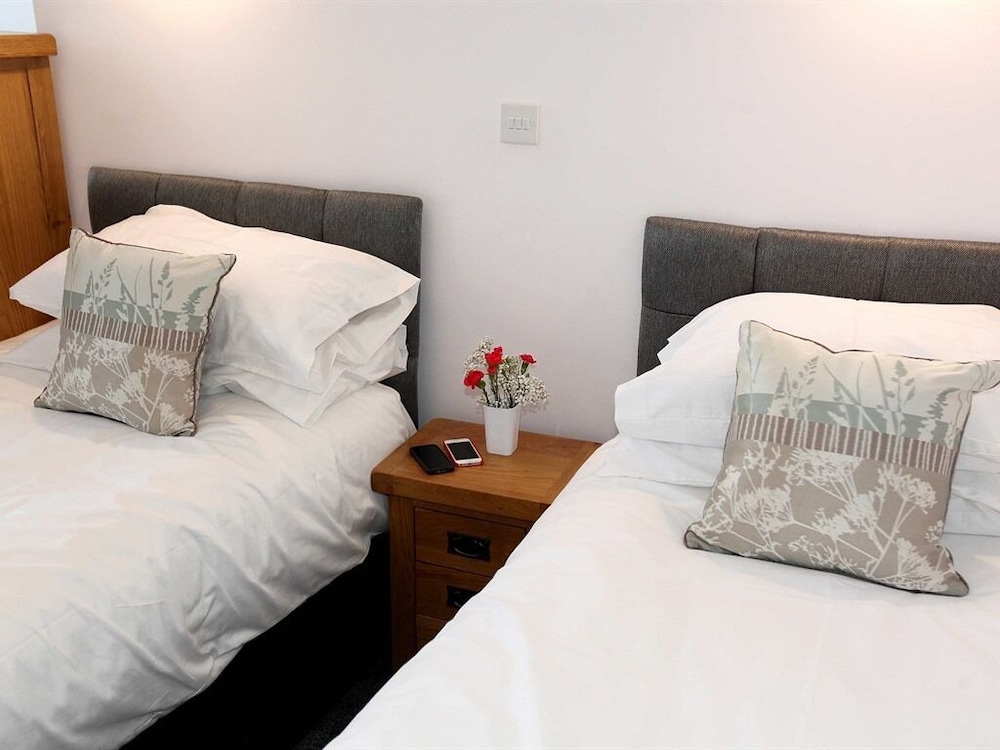 Austen's Luxury Apartments 20/50