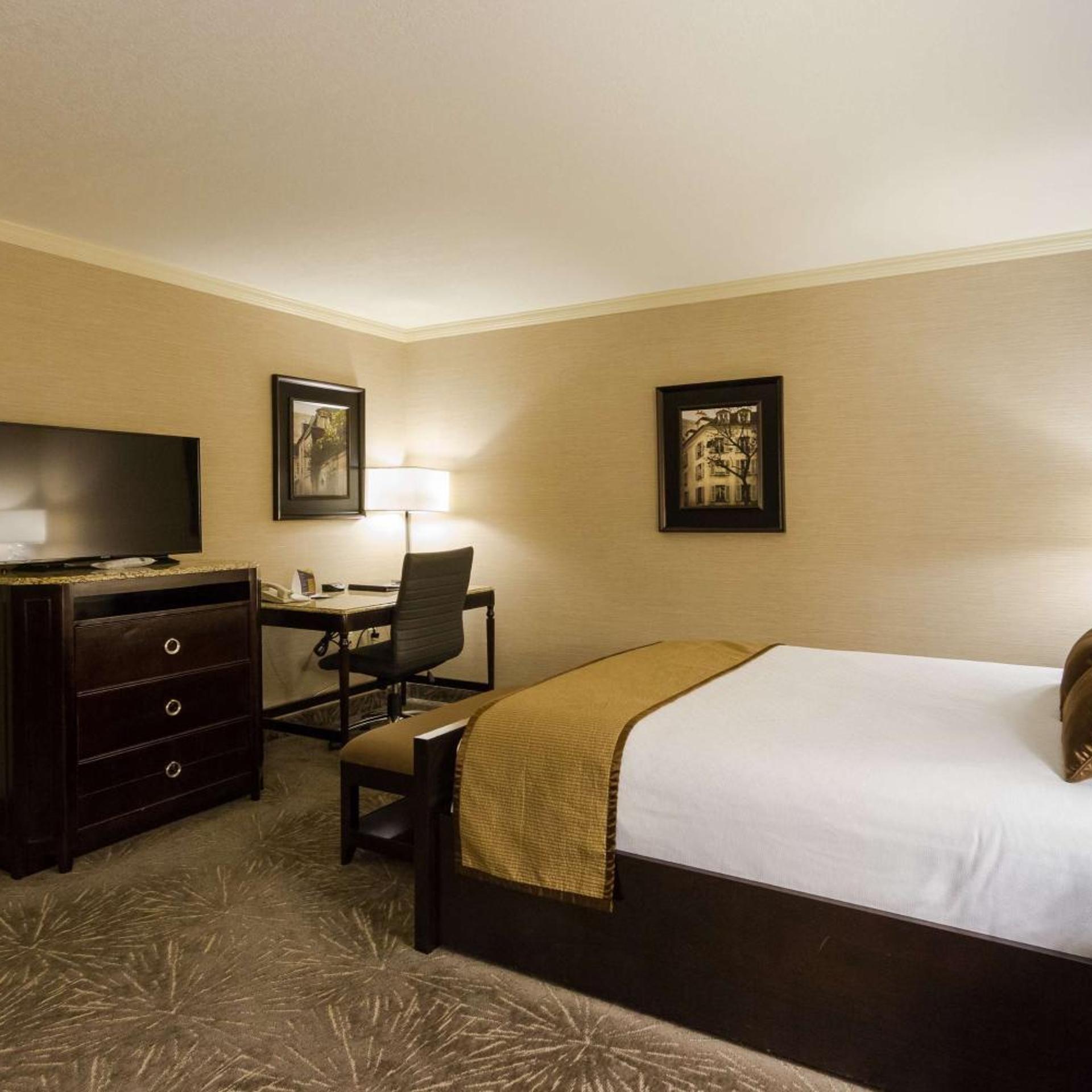 Deluxe, Queen Bed