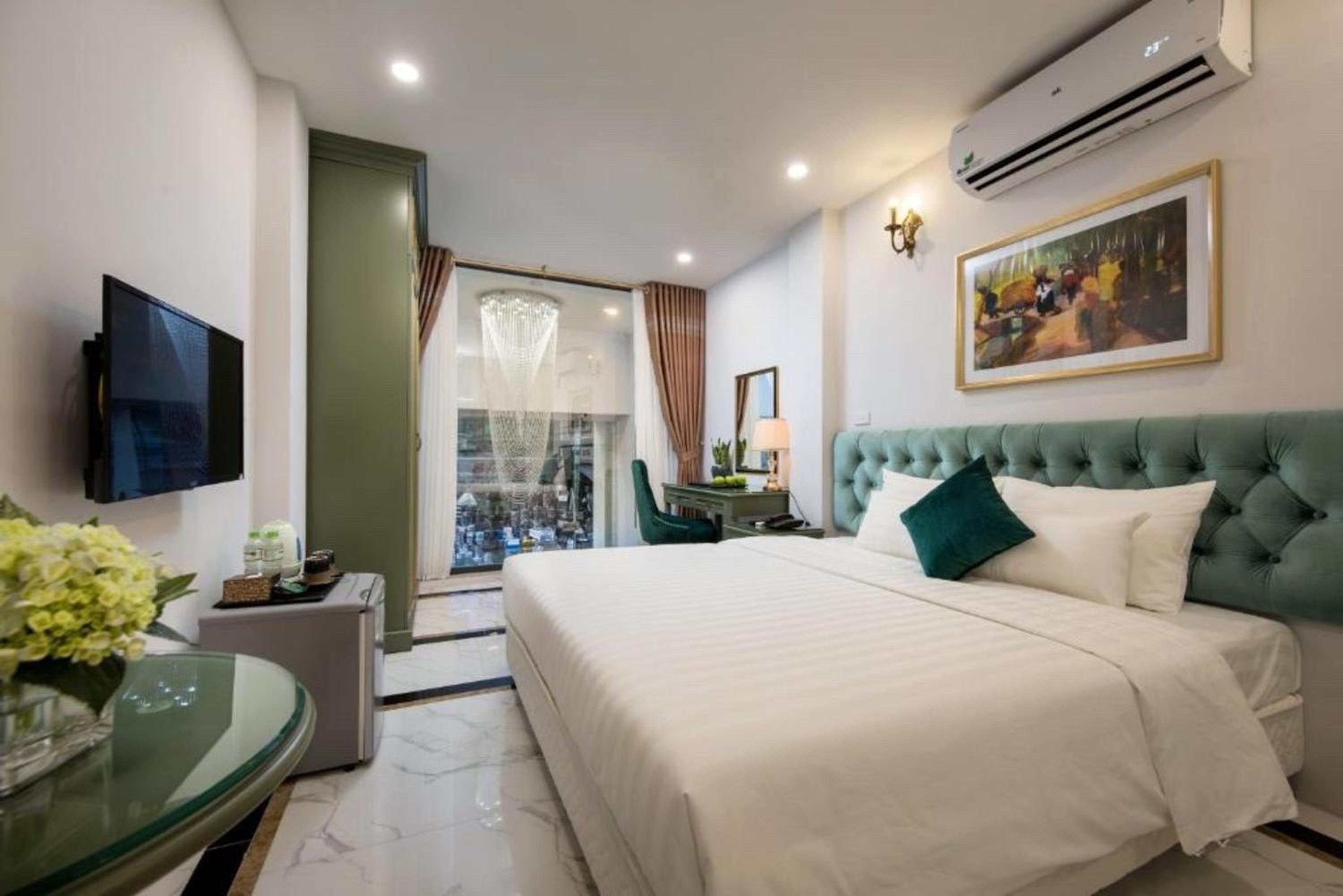 Deluxe, Double or Twin Bed