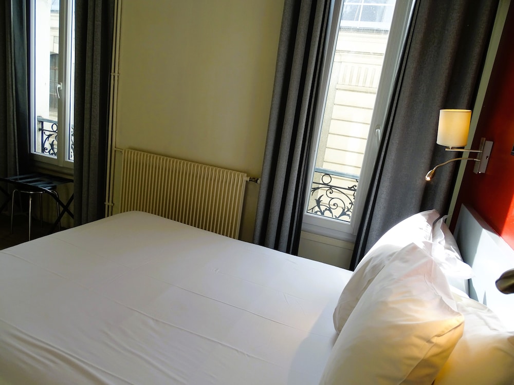 Hipotel Belgrand Edith Piaf 19/50