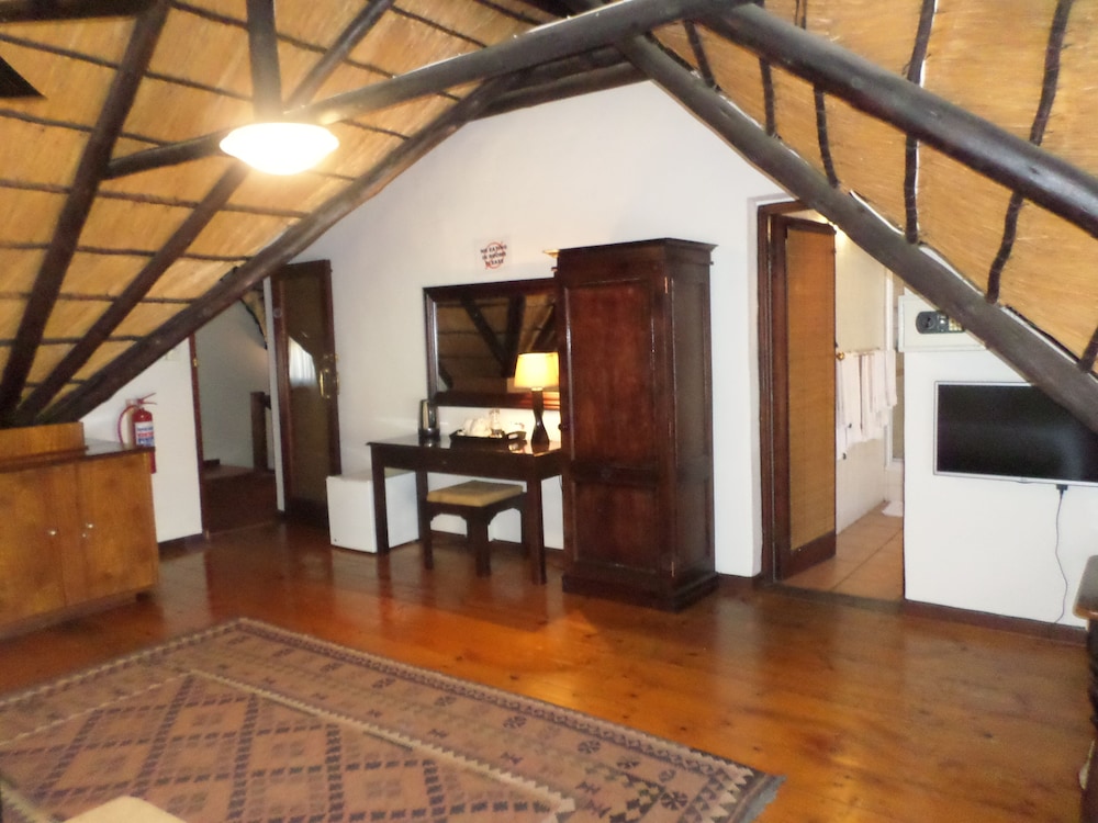 Foundry Guest Lodge 4/50