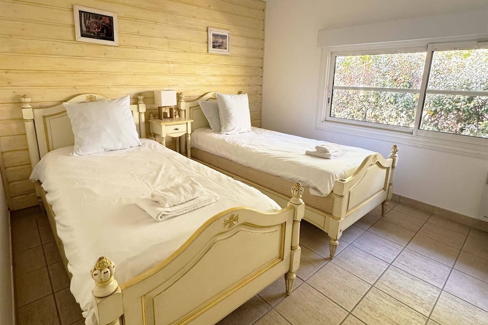 Collection, Comfort, Villa, 4 Beds, 2 Queen Beds, Sofa