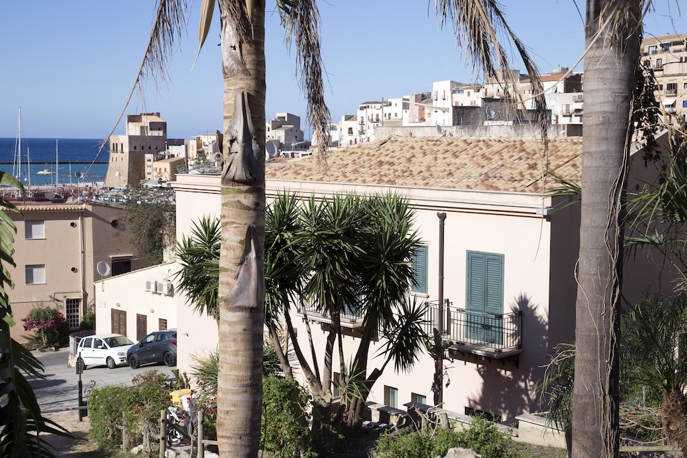 Cerri Hotel 41/49