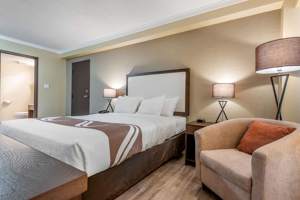 EXTERIOR, SUITE, KING BED, SOFA