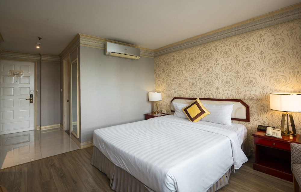 Lotus Saigon Hotel 13/62
