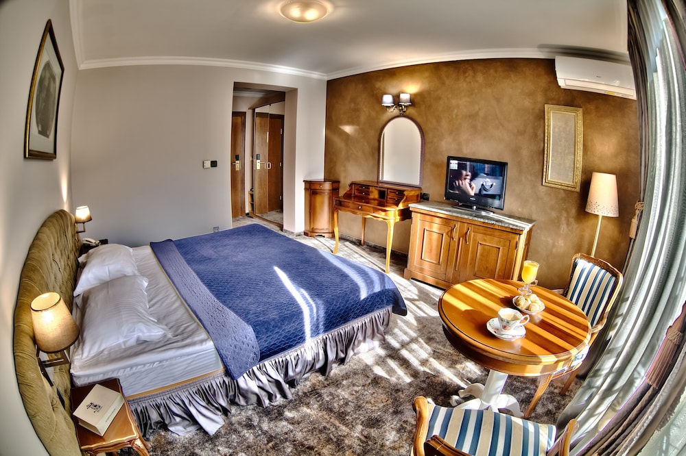 Meg Lozenetz Hotel 16/62