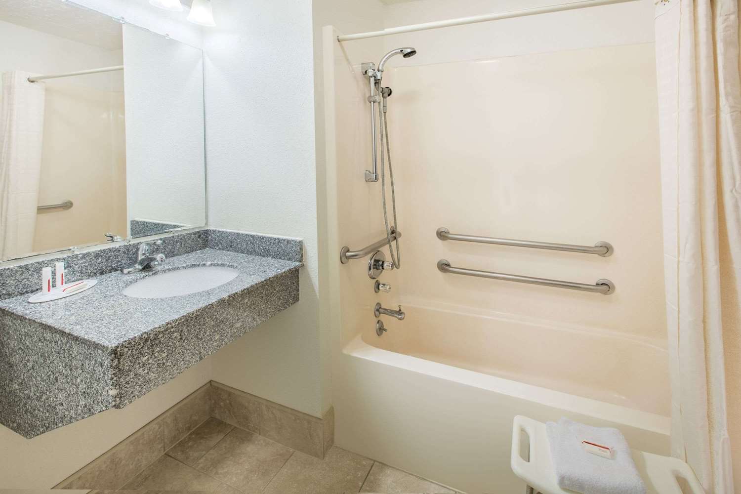 Super 8 by Wyndham Danville 9/10