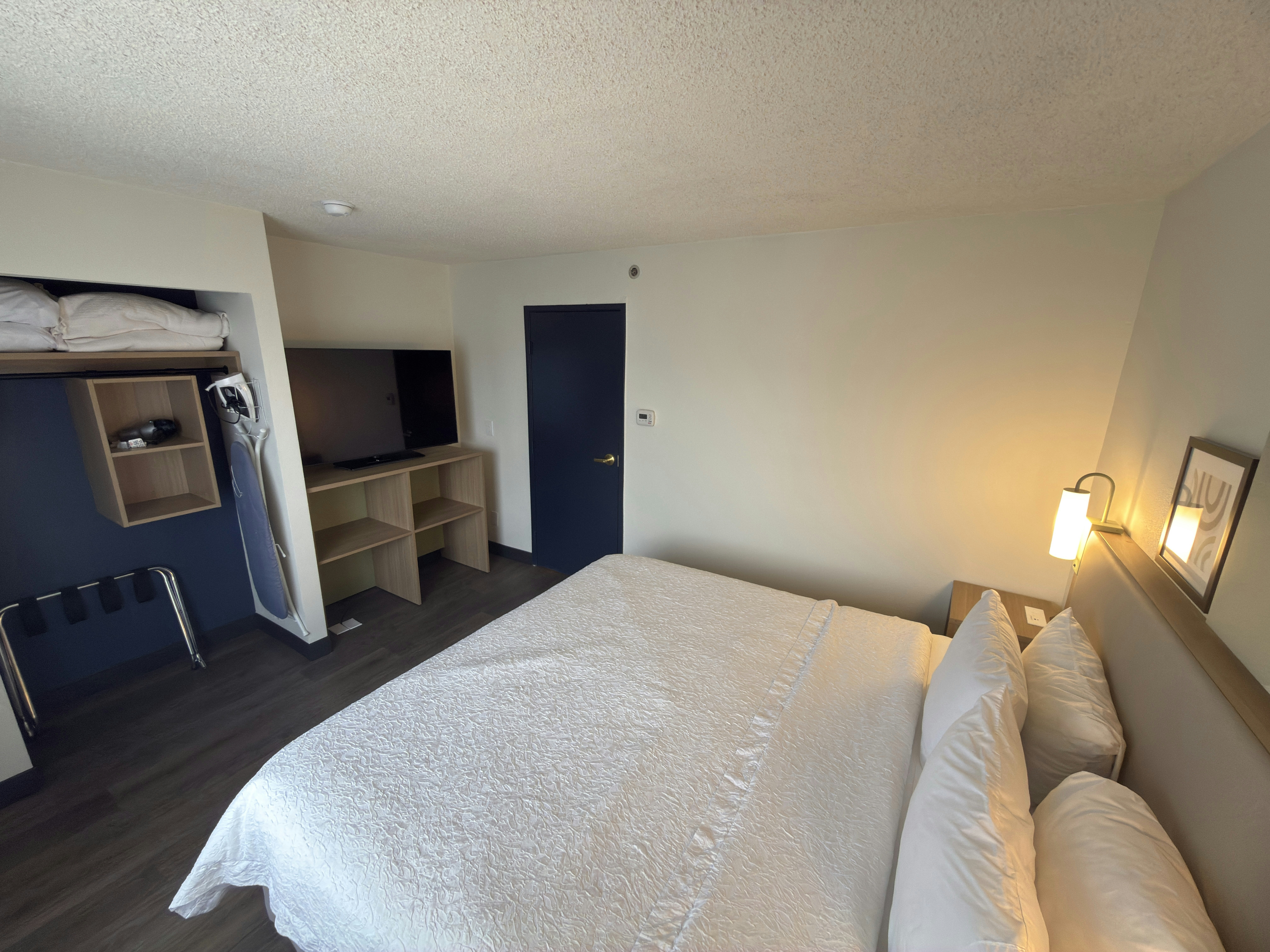 Suite, 1 King or 2 Queen Beds, Corner