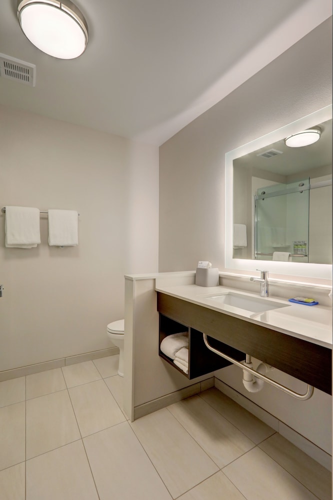 Holiday Inn Express & Suites Auburn Downtown 24/48