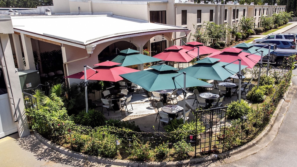 Cottonwood Suites Savannah Hotel and Conference Center 11/71