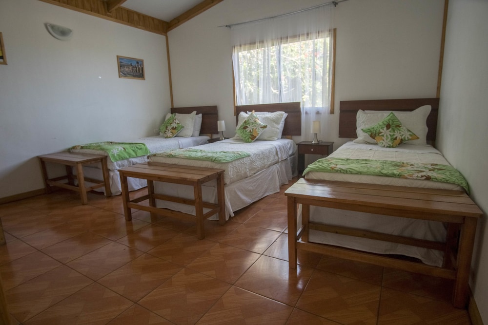 Hotel Y Cabanas Henua Iti 13/50