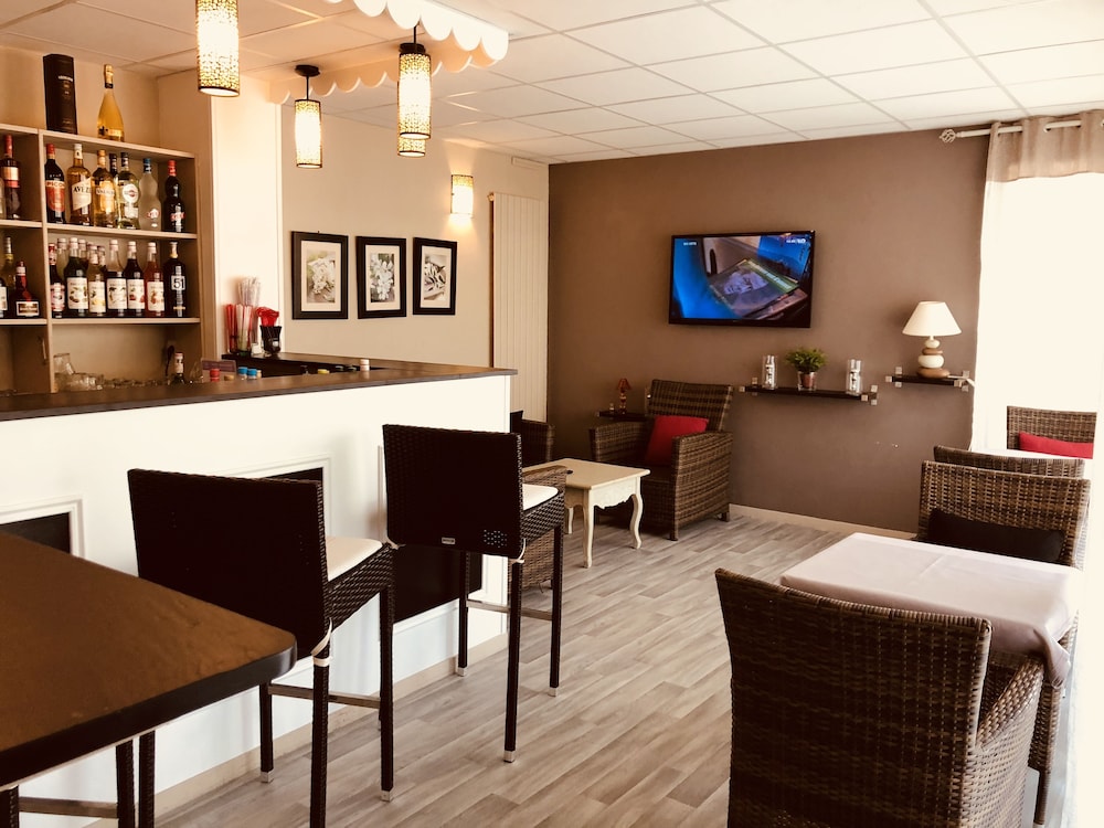 HOTEL AU RELAIS DES LILAS 16/24