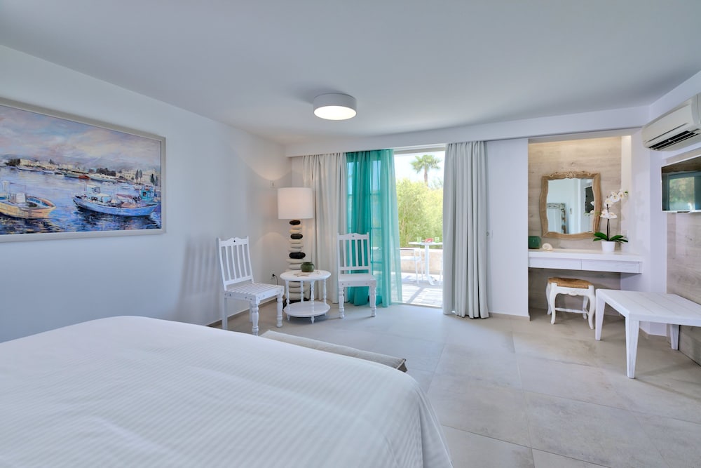 Perla, Suite, King Bed, Sofa, Jetted Tub