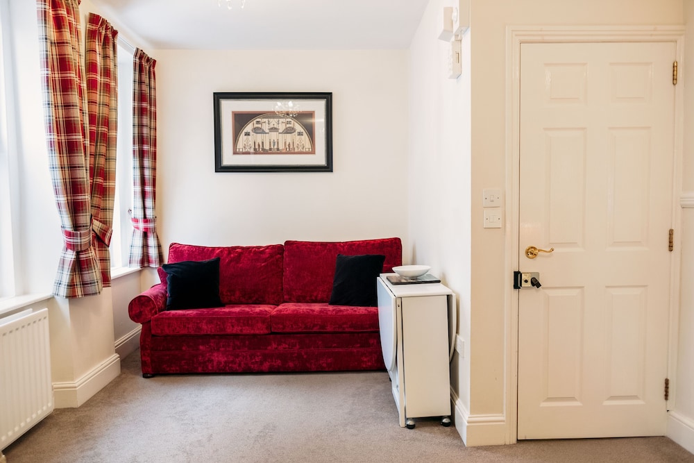 The Town House 24/50
