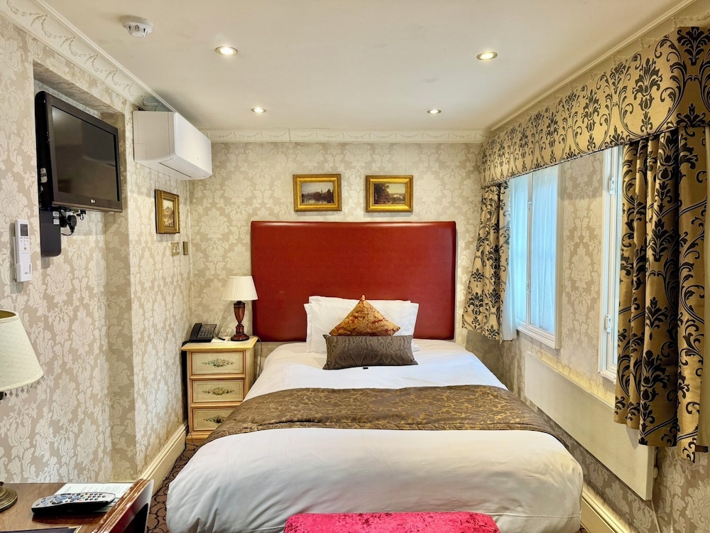 ROOM, SINGLE