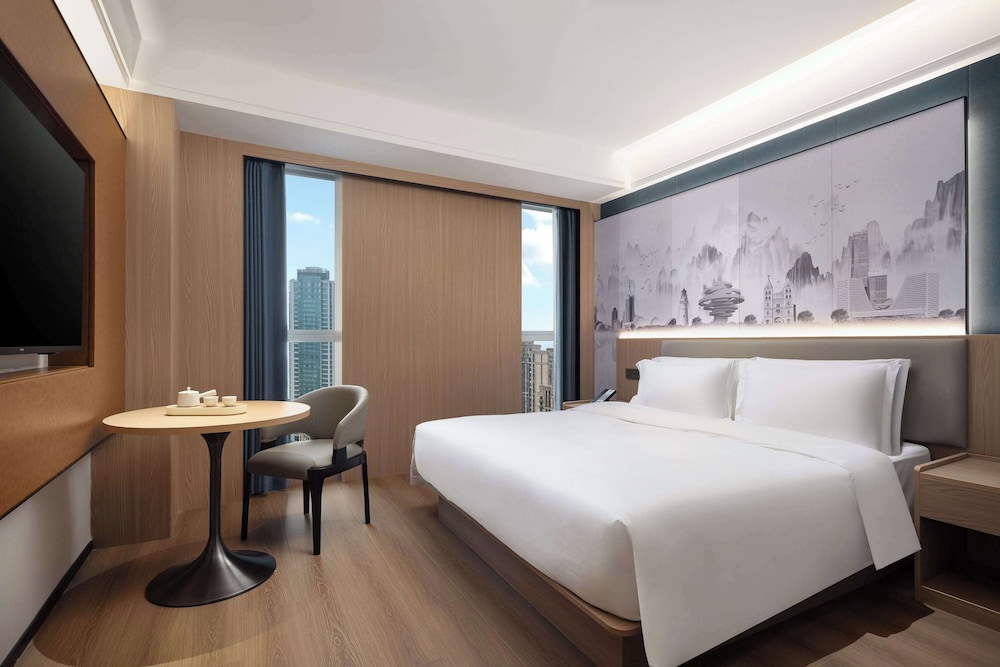 ROOM, KING BED