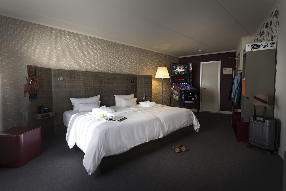 Pentahotel Reading 8/60