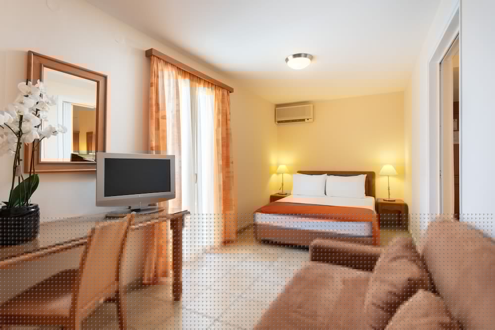 PANTHEON HOTEL 25/50