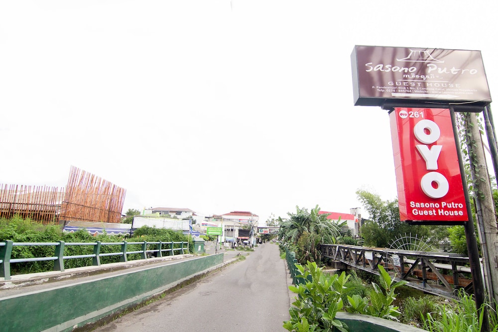 Oyo 261 Sasono Putro Guest House 4/22