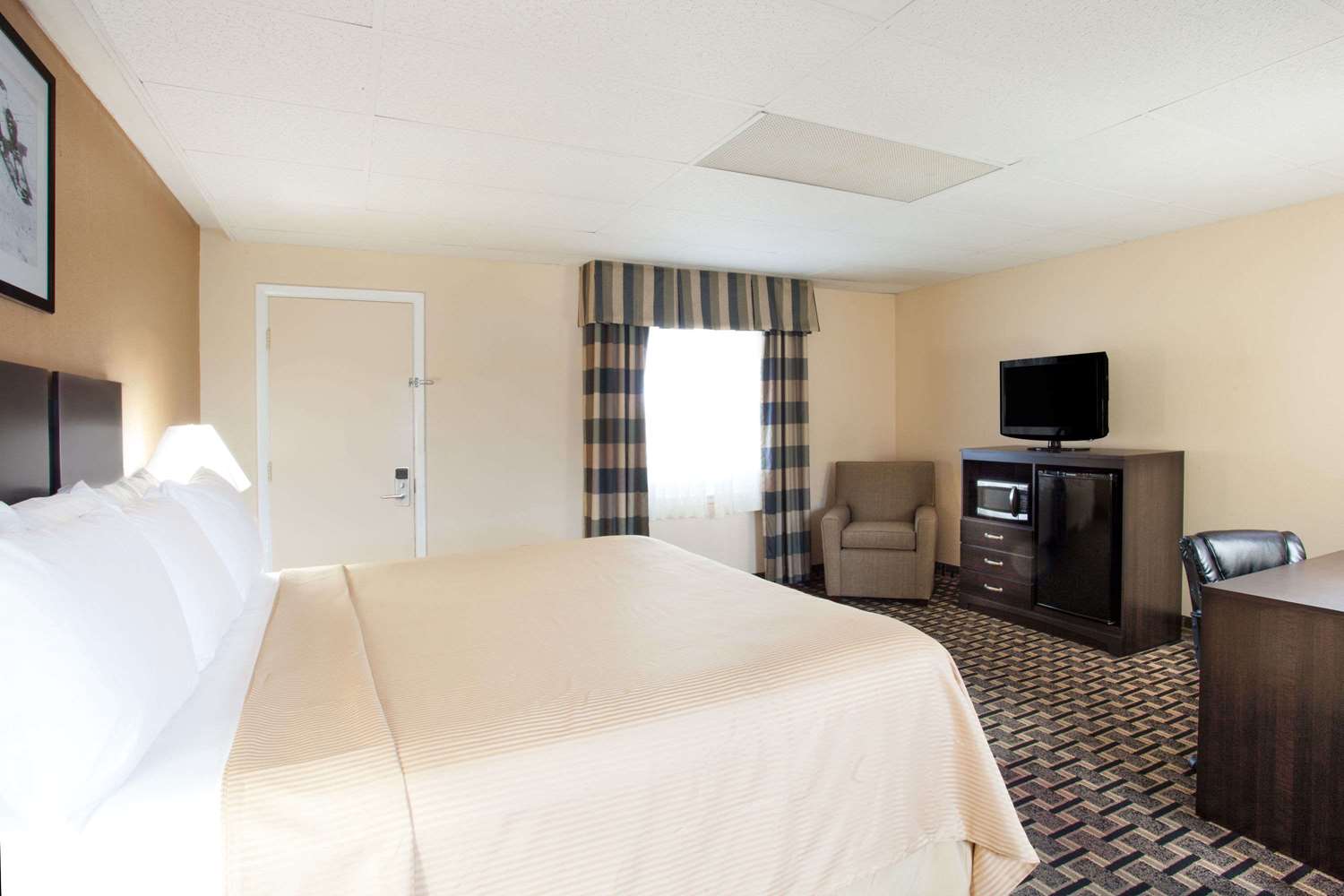 Travelodge By Wyndham South Burlington, VT 5/9