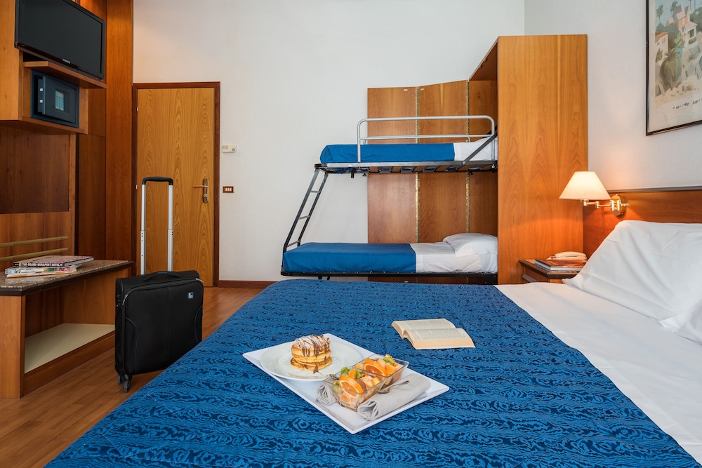 HOTEL GIULIA 28/74