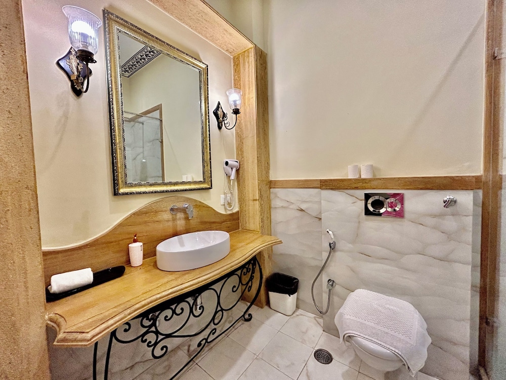 Umaid Lake Palace 48/50