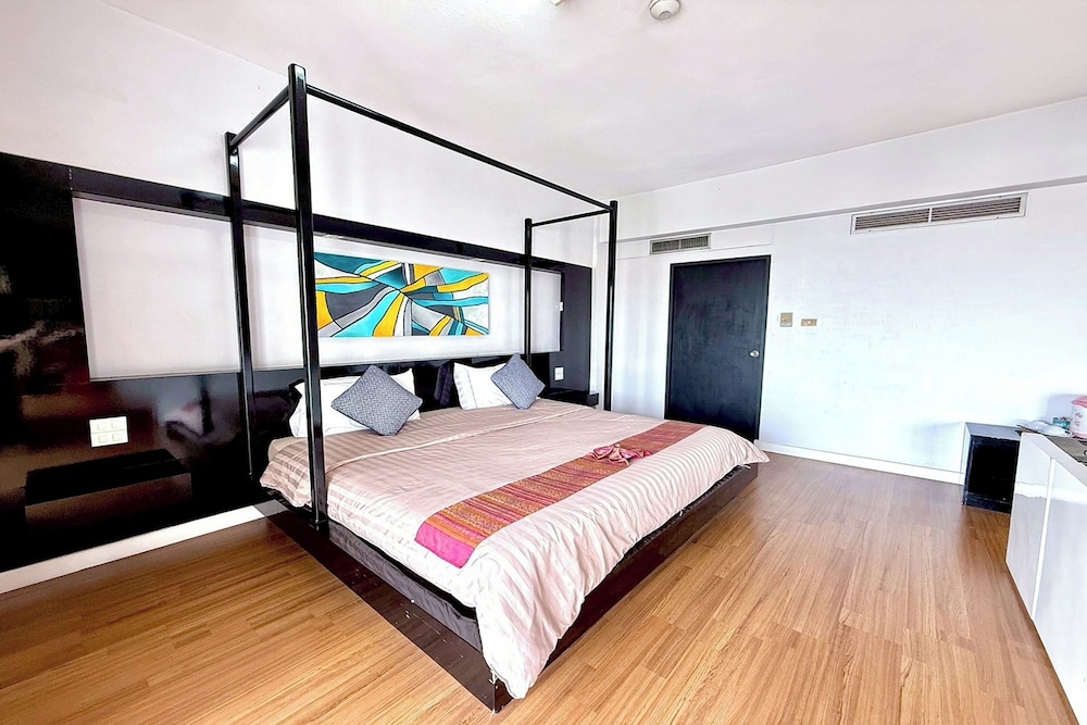 DELUXE, SUITE