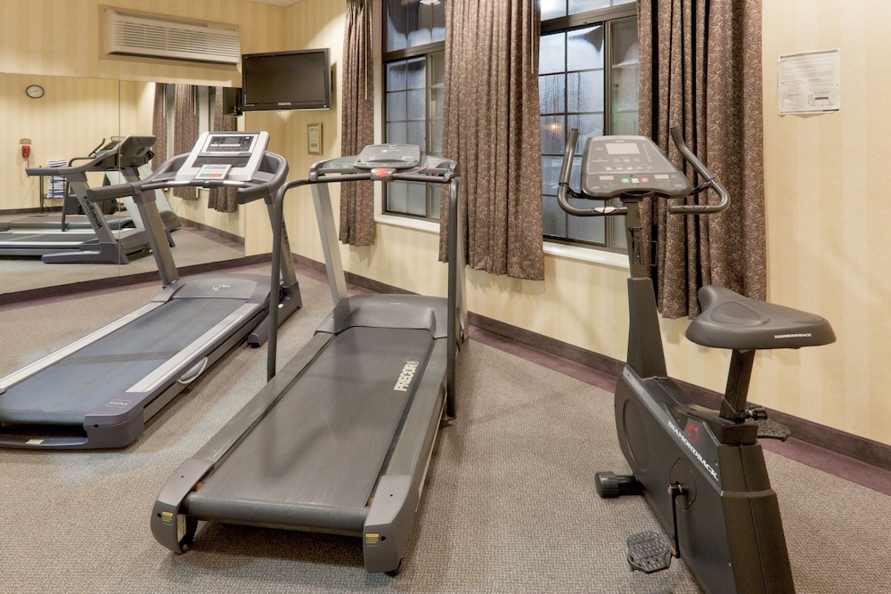 Holiday Inn Express Greensburg 30/50