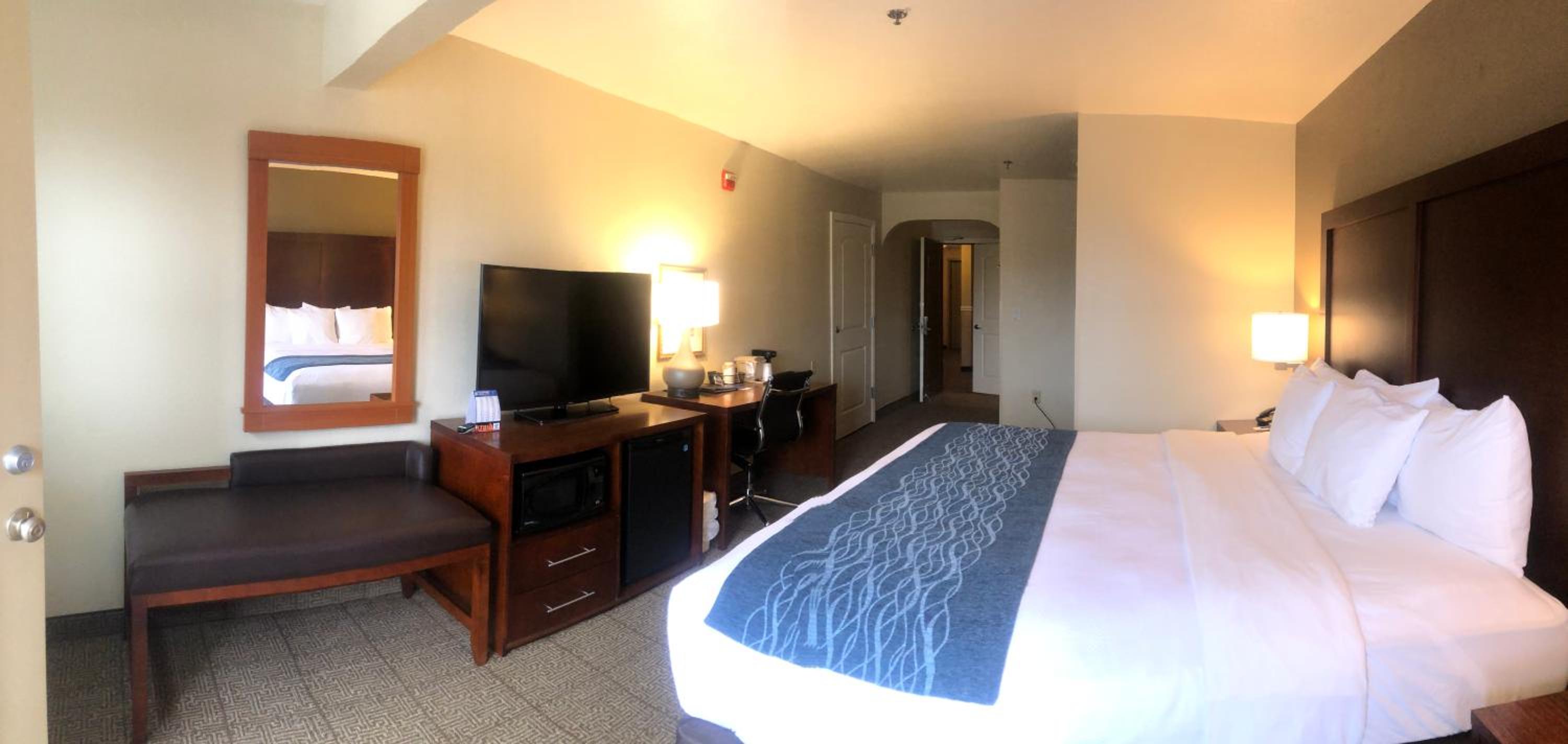 Suite, King Bed, Balcony