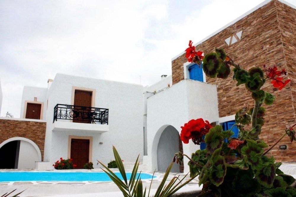 Naxos Holidays 6/64