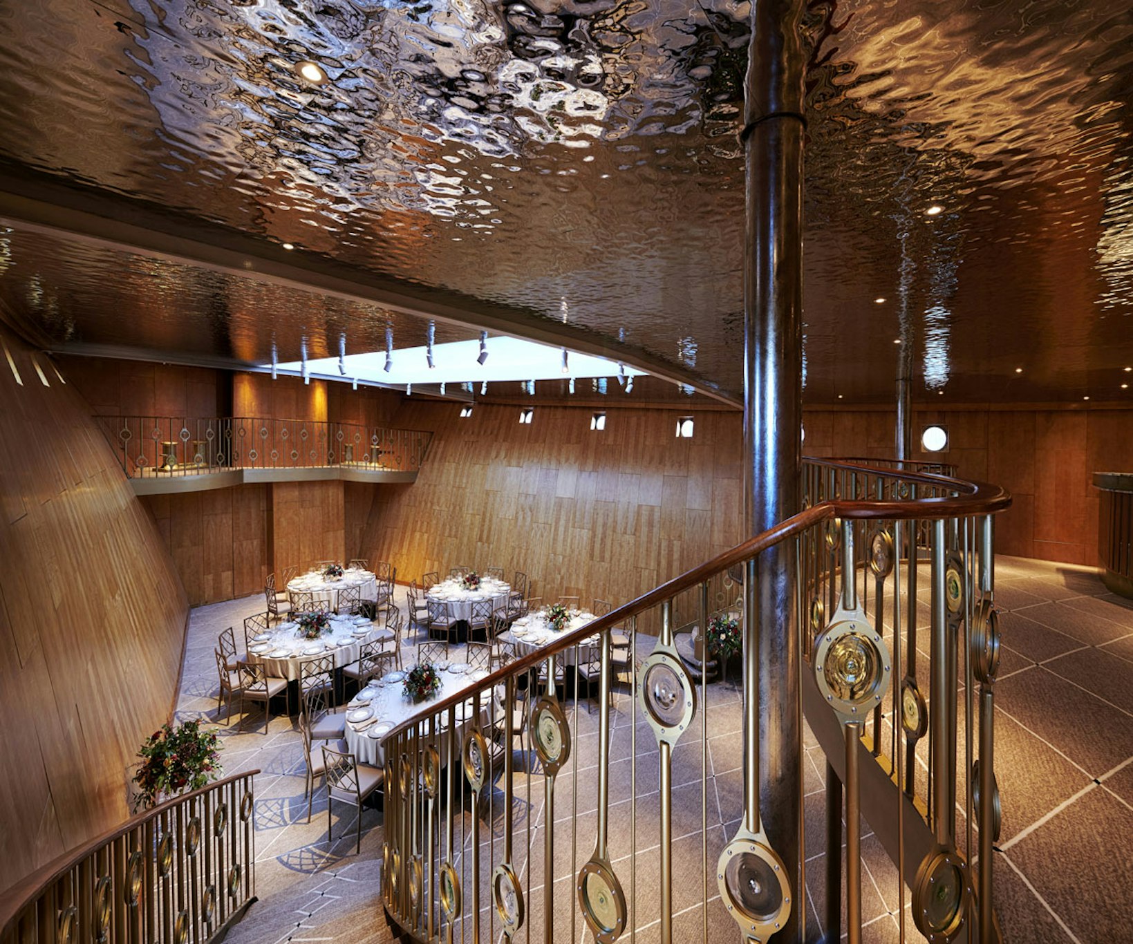 Fingal A Luxury Floating Hotel 8/15
