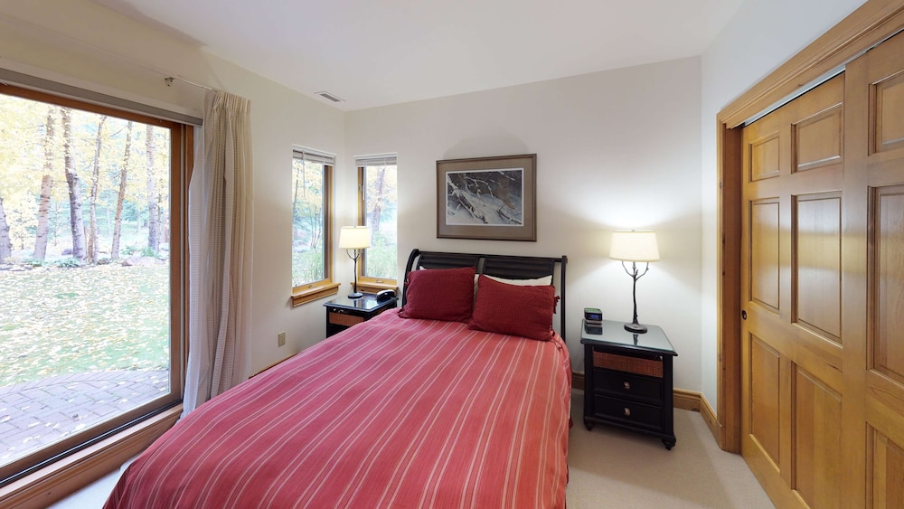 4 Bedrooms, Platinum, Condo