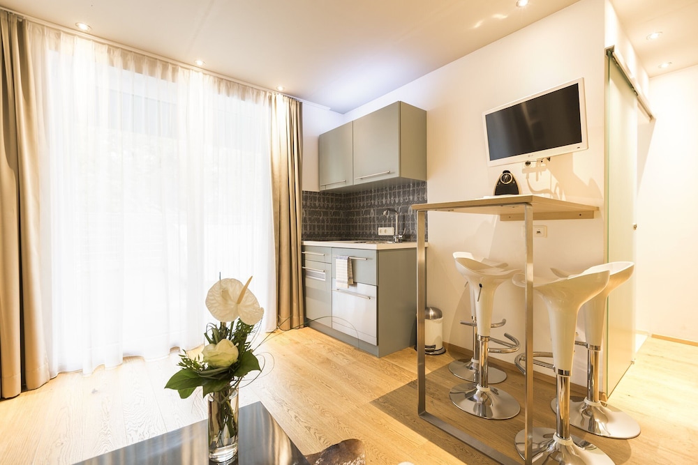 Room 4 Apartments 31/50