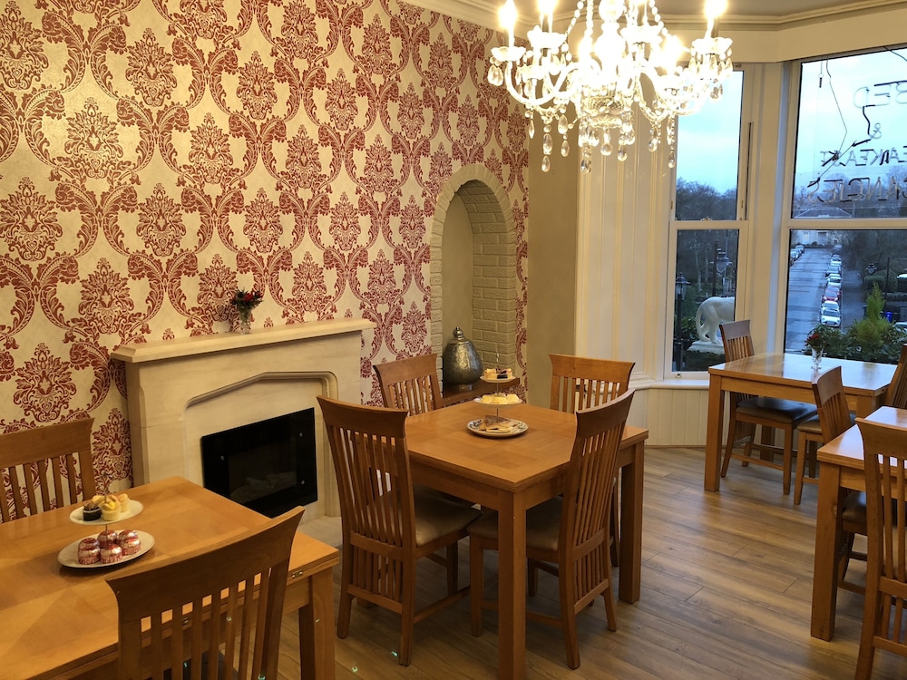 Castle Walk Bed & Breakfast 37/47