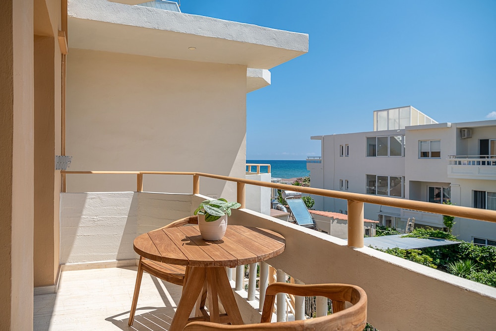 Esperides Beach Hotel Apartments 48/50