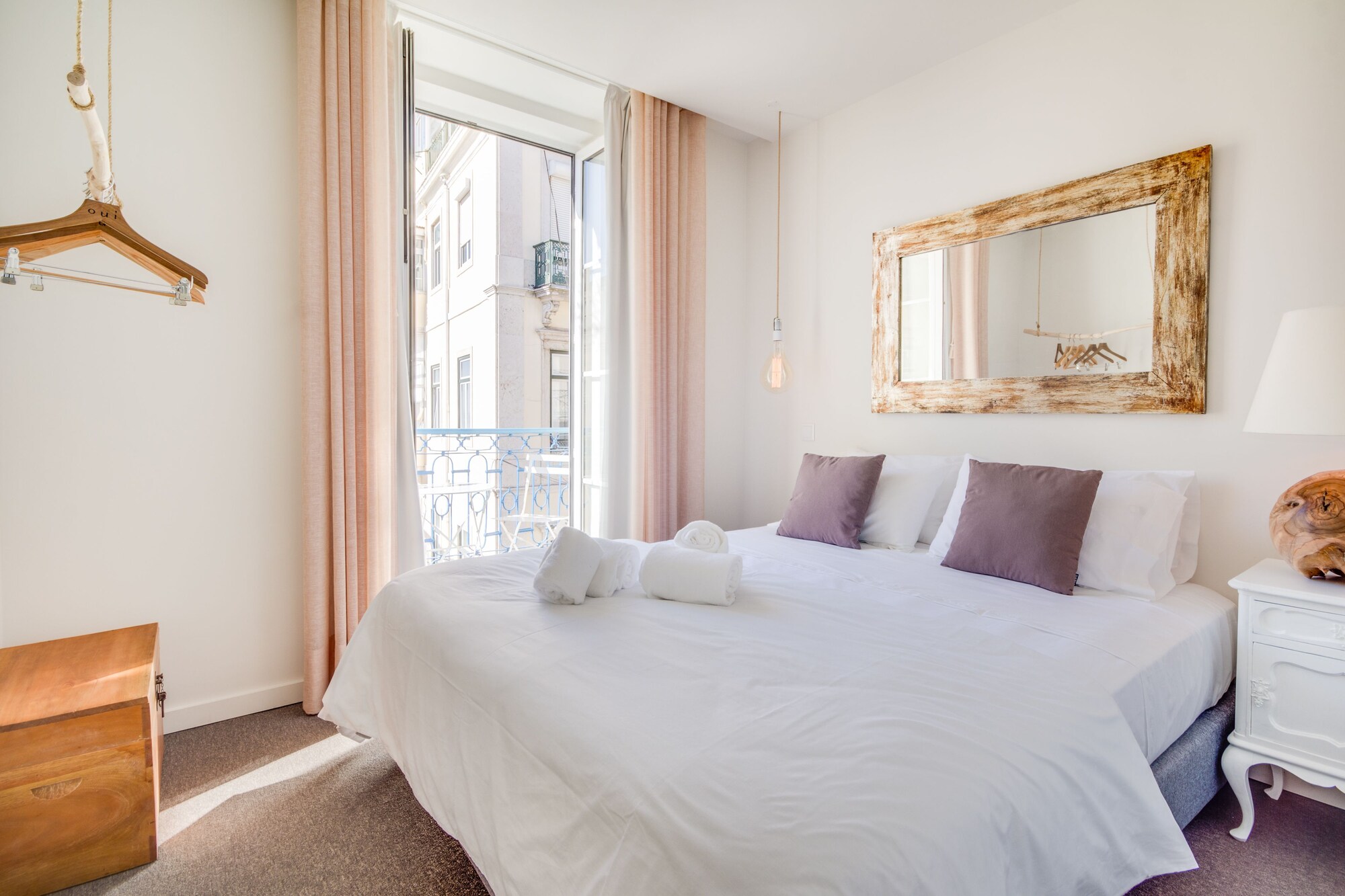 ROOM, DOUBLE BED, RIVER VIEW