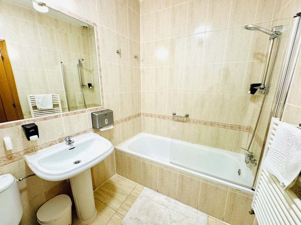 Hostal Rayuela 70/72