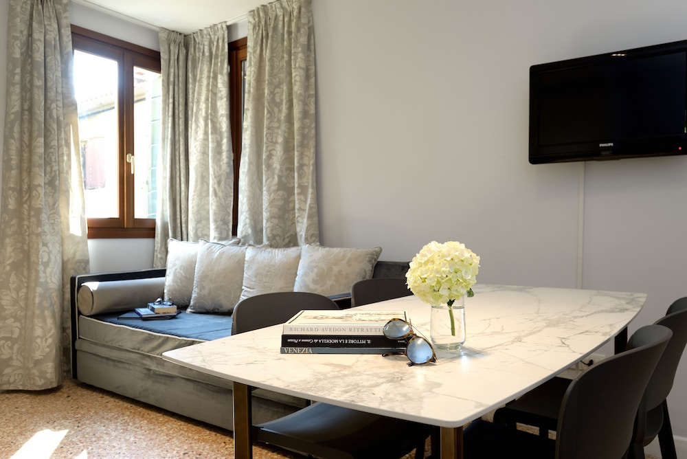 Residence La Fenice 36/50