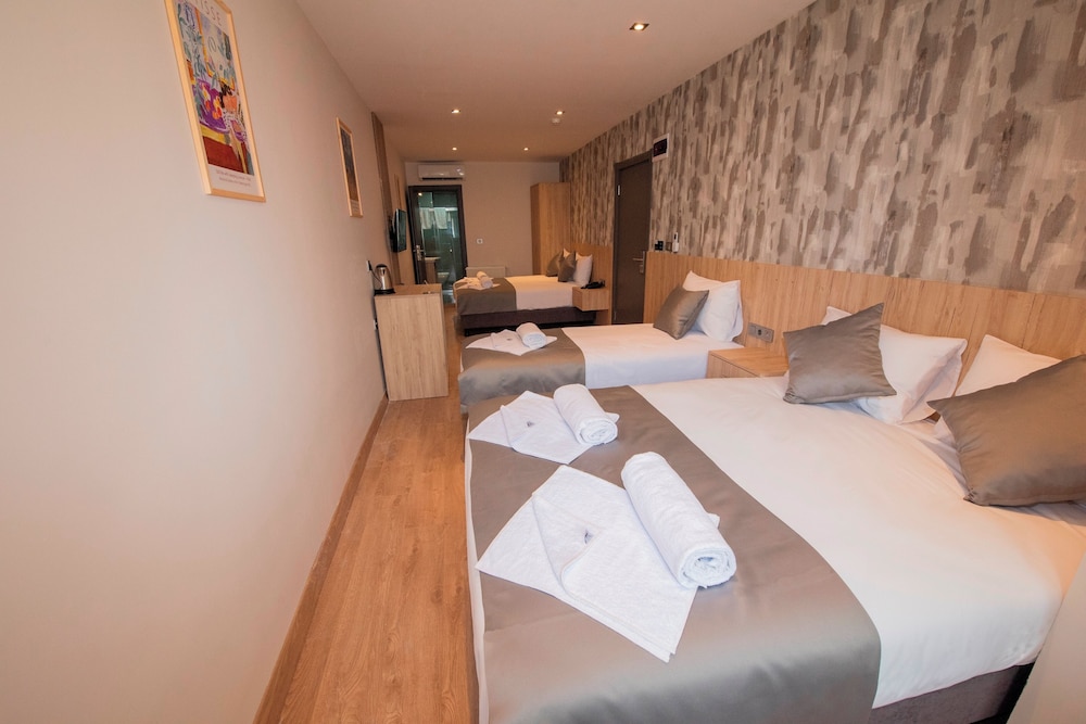 Family, 1 Single and 2 Double Beds