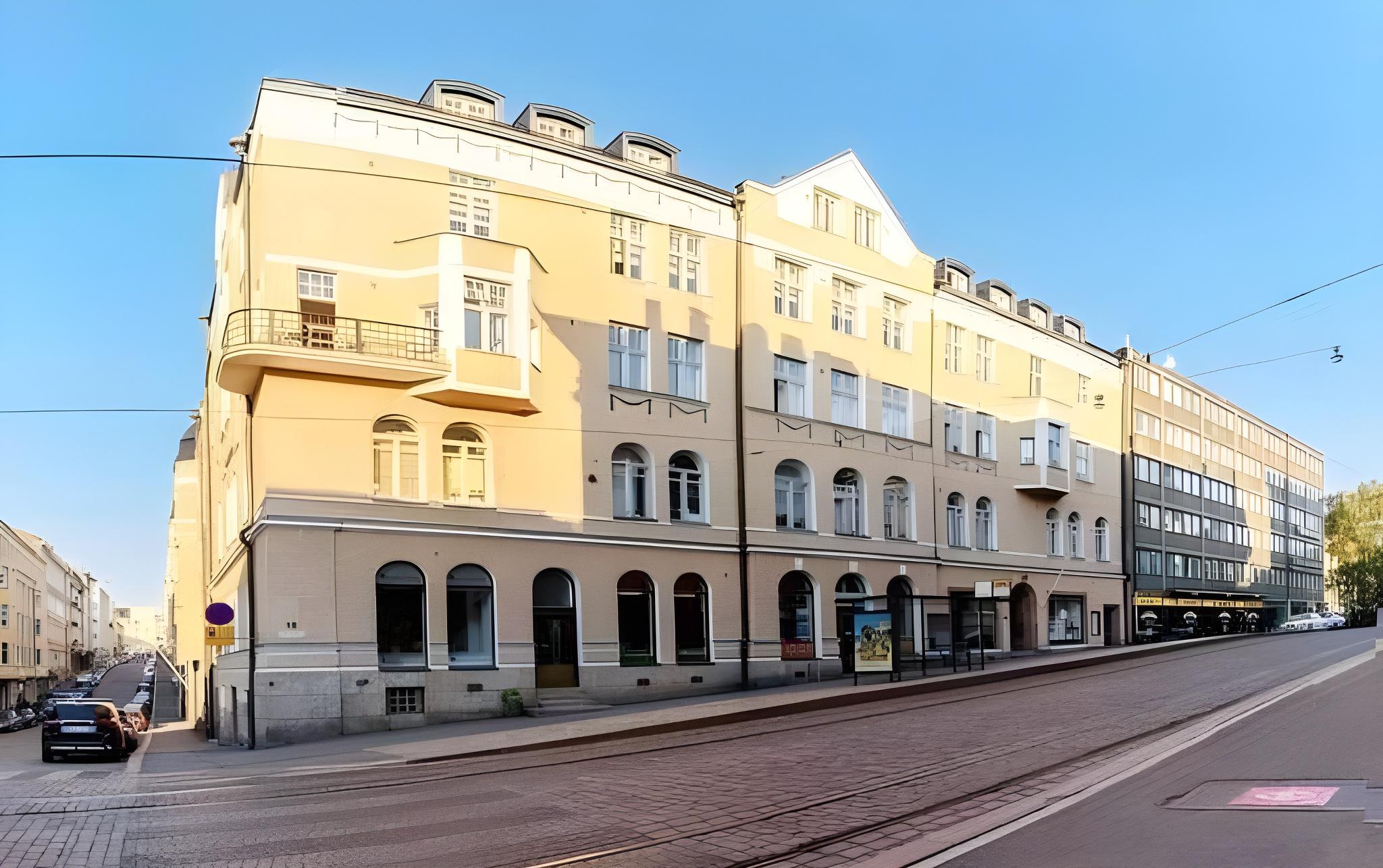 Senate Hotel 21/26