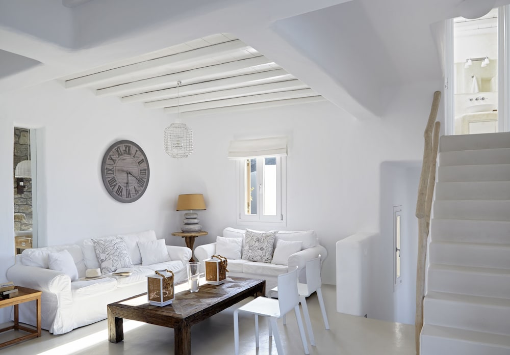 Elia White Residence 16/48