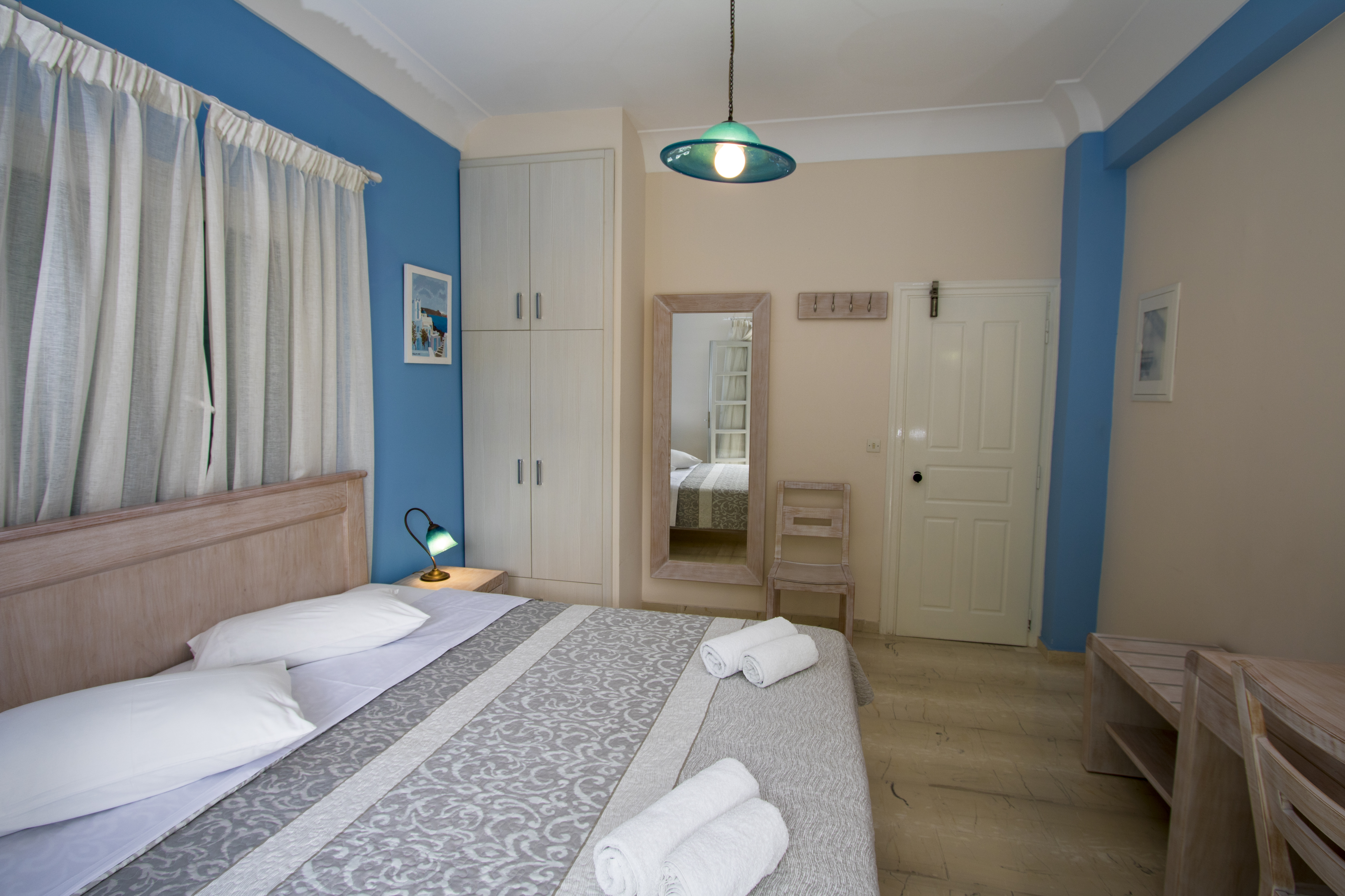 ROOM, QUADRUPLE