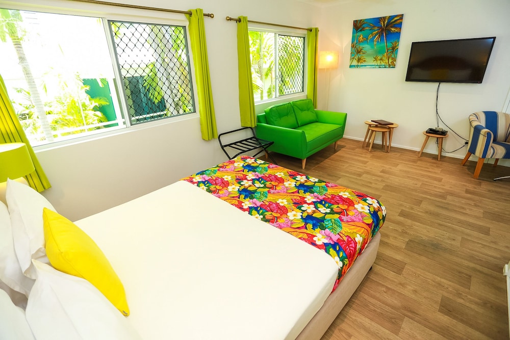 PORT DOUGLAS MOTEL 59/73